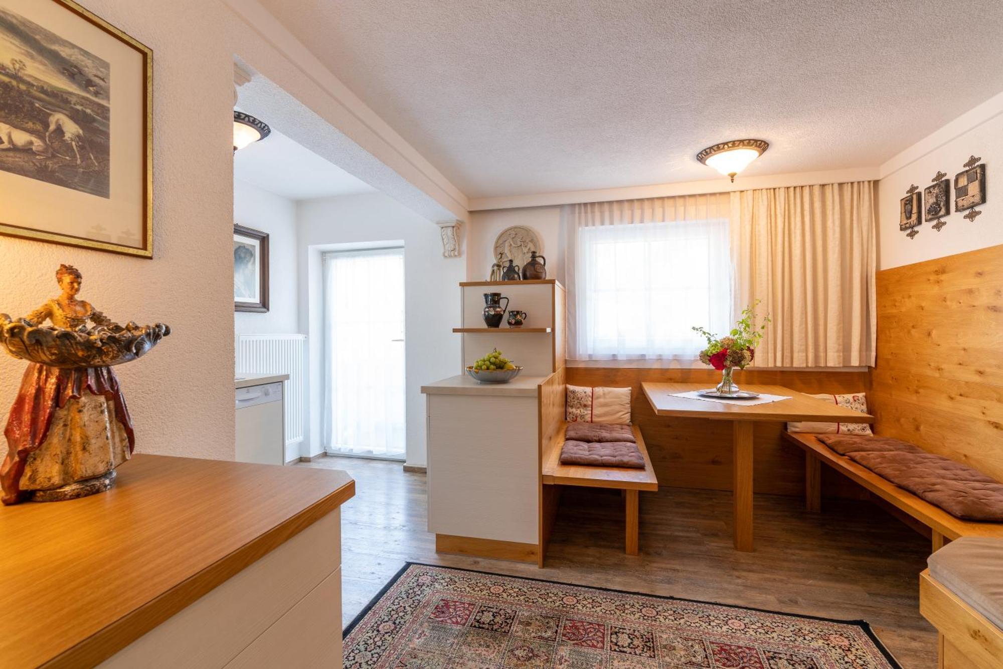 Villa Daringer Mayrhofen Rum bild